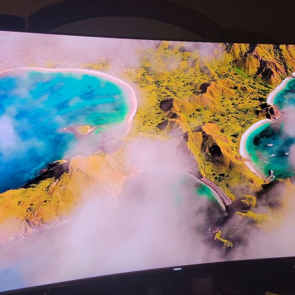 Samsung 65" quantum dot LED CURVED smart TV - Picture 8 of 13